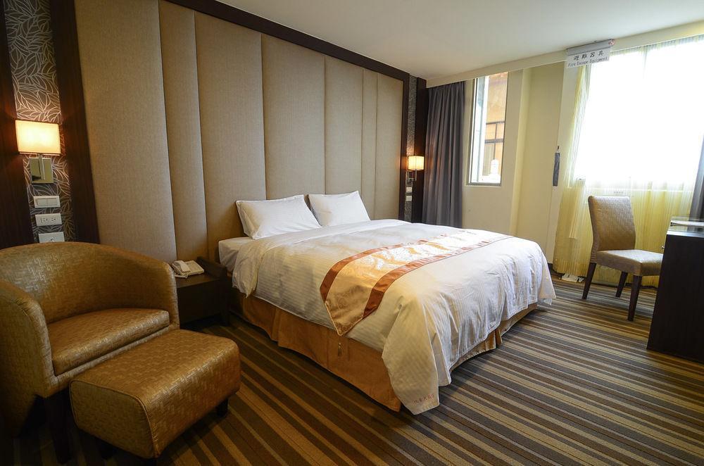 Hotel Bonza 享豪大飯店-原竹北悅豪大飯店 Yuhao Hotel Buitenkant foto
