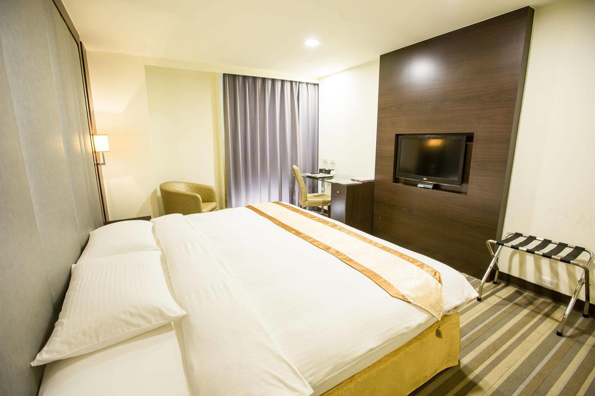 Hotel Bonza 享豪大飯店-原竹北悅豪大飯店 Yuhao Hotel Buitenkant foto