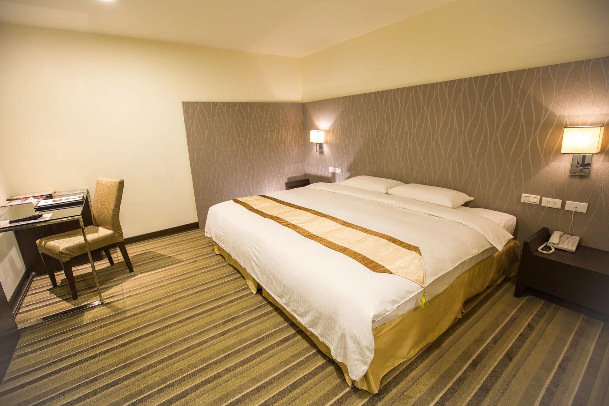 Hotel Bonza 享豪大飯店-原竹北悅豪大飯店 Yuhao Hotel Buitenkant foto